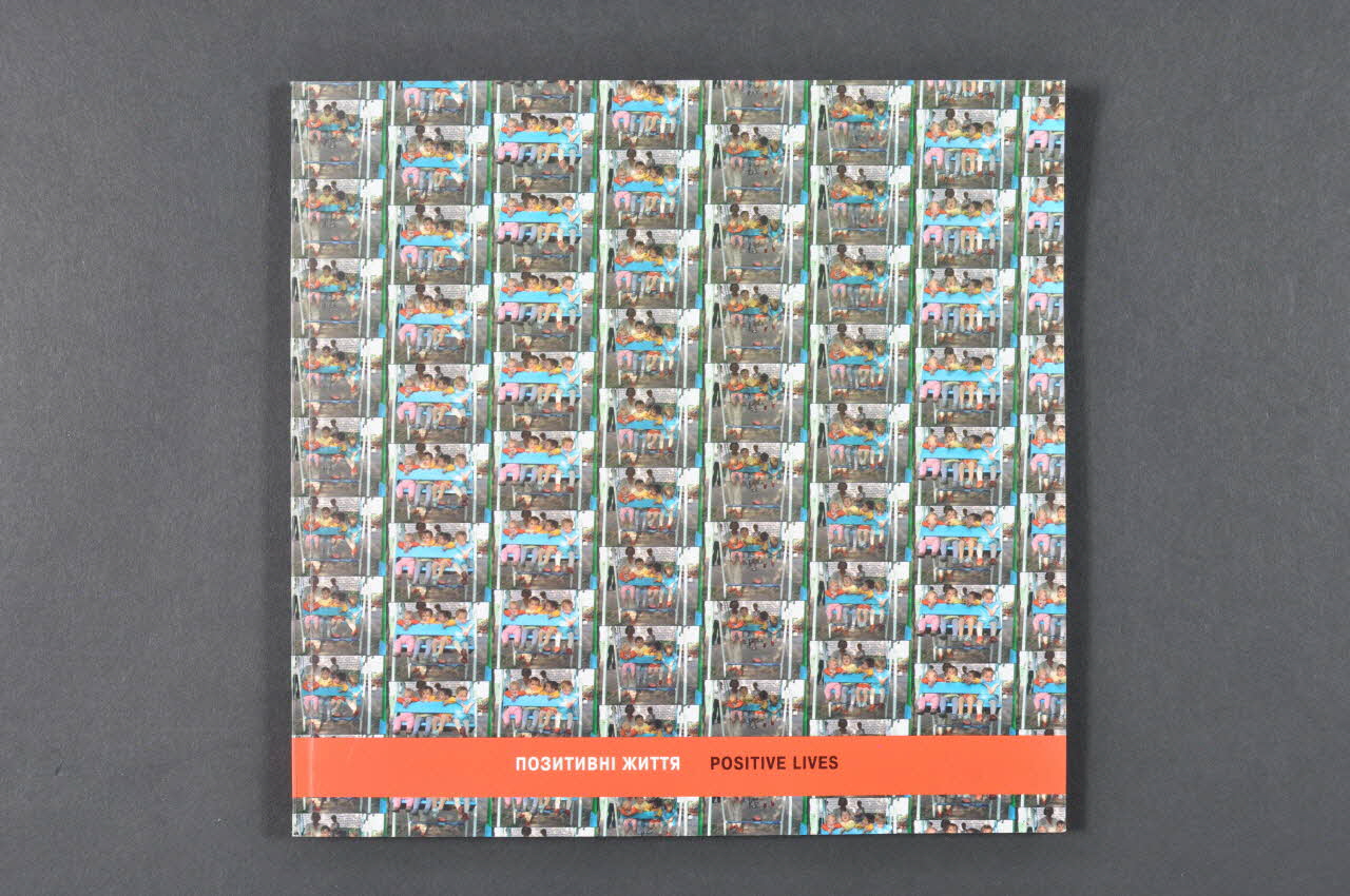 Aids Foundation East-West / Médecins Sans Frontières livre Positiv Lives (Vies positives) Fédération de Russie 2001 2004.239.28 Photo Mucem