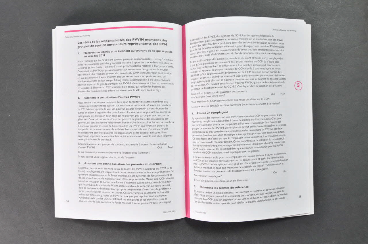 Global Network Of People Living With Aids (Gnp+) BROCHURE "Le défi, le changement et la mobilisation. Un guide à la participation des PVVIH aux Instances de coordination nationale (CCM)" (en français) Pays-Bas 2004/12 2005.45.1 Photo Mucem