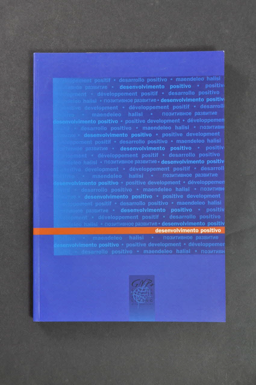 Global Network Of People Living With Aids (Gnp+) BROCHURE "Desenvolvimento positivo" (Développement positif) (en espagnol) Pays-Bas 1998 2005.45.12 Photo Mucem