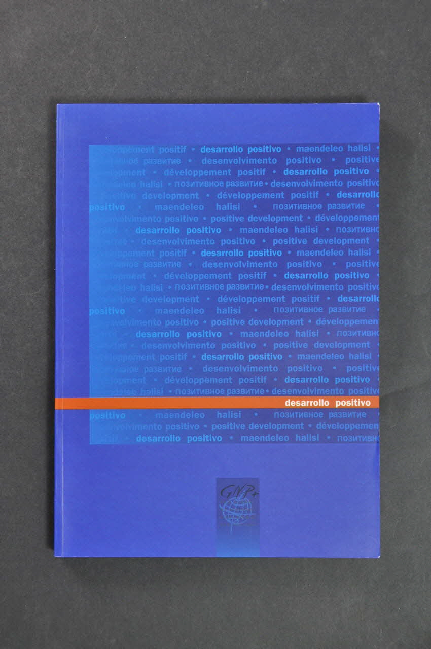 Global Network Of People Living With Aids (Gnp+) BROCHURE "Desarollo positivo" (Développement positif) (en italien) Pays-Bas 1998 2005.45.13 Photo Mucem