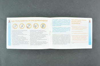 Aids Foundation East-West (AFEW) BROCHURE "Harm reduction Programmes in the Russian Federation" (Programme de réduction des risques dans la Fédération de Russie) Fédération de Russie 2002 2004.239.50 Photo Mucem