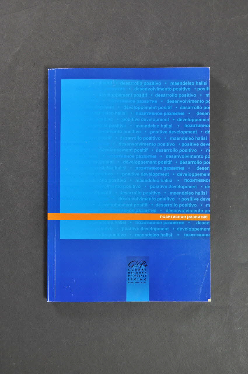 Global Network Of People Living With Aids (Gnp+) BROCHURE "Développement positif" (en russe) Pays-Bas 1998 2005.45.9 Photo Mucem