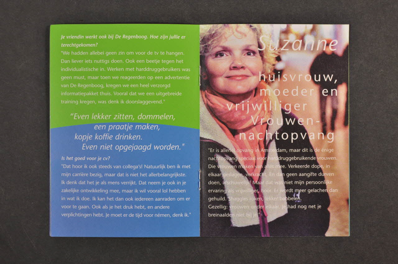 Stichting De Regenboog BROCHURE "Shaggies roken en lekker babbelen. Gezellig onder elkaar" (Shaggies fumer // et avoir une conversation agréable.  Chaleureux l'un pour l'autre") Pays-Bas 2002/4 2005.46.4  Photo Mucem