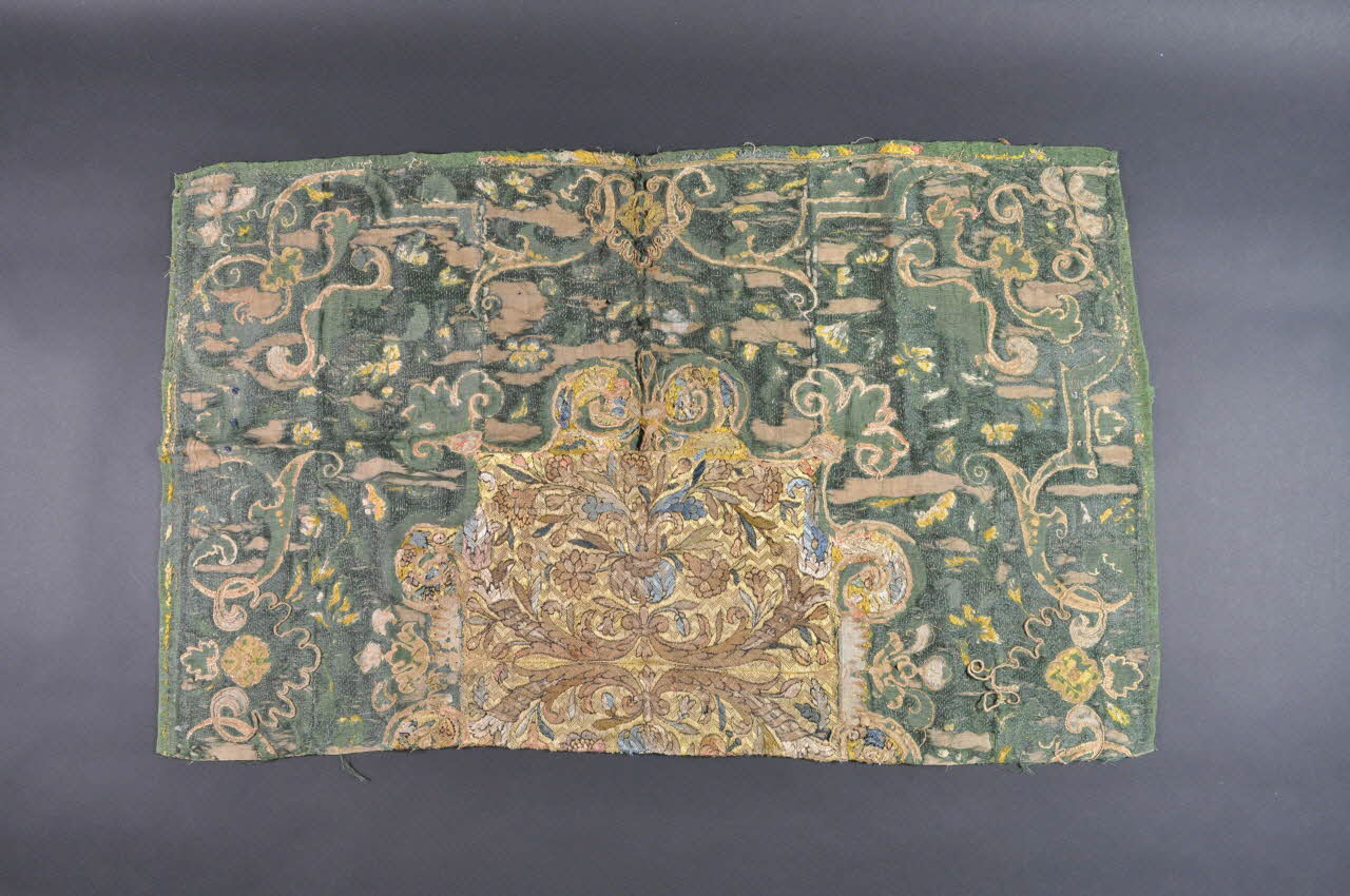 courtepointe Fragment de courtepointe d'époque Louis XIII 2003.2.9 Photo Mucem