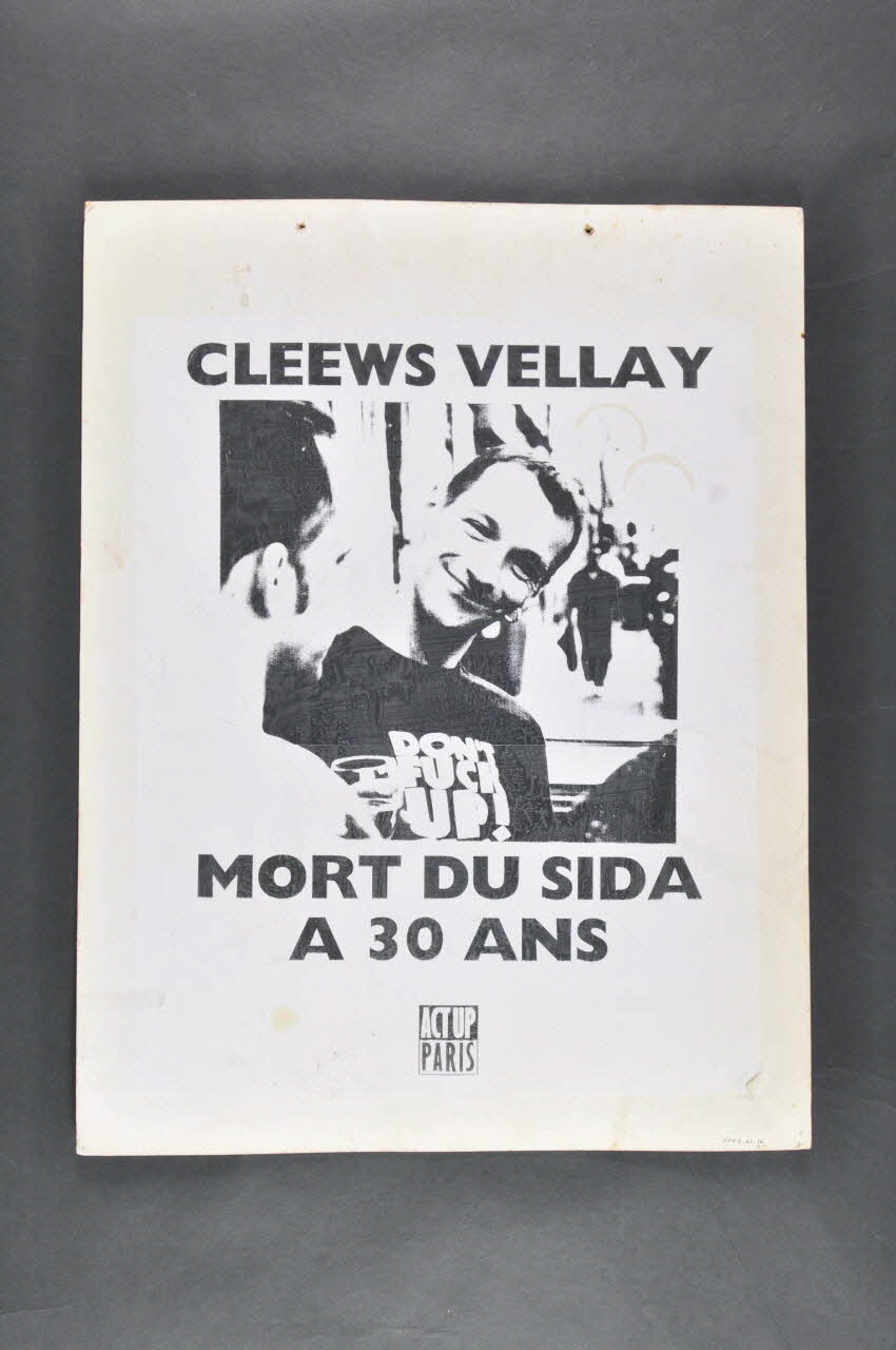 Act Up-Paris panneau "Cleews Vellay est mort du sida. .."Cleews Vellay, mort du sida à 30 ans" Île-de-France, France 1994 2003.21.16 Photo Mucem