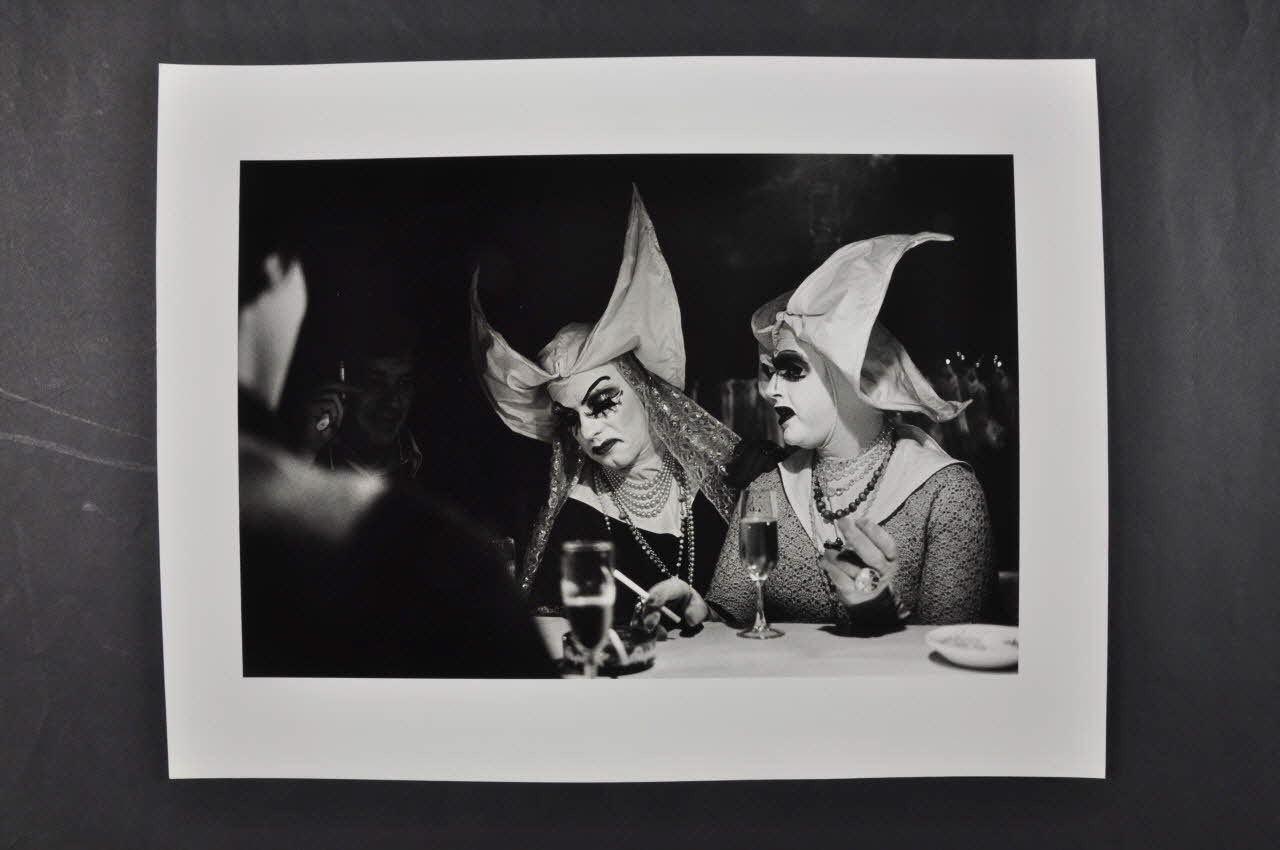 Marie-Laure Costa photographie Semaine de ressourcement. Soeur Marie-Janine du Rêve Suspendu et Soeur Rita du Calvaire (mère supérieure du couvent de Paris) Rhône-Alpes, France 1993/12 2003.3.1 Photo Mucem