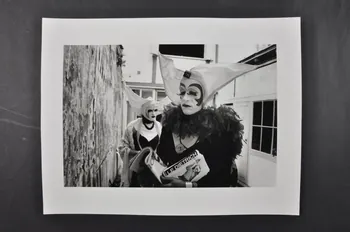 Marie-Laure Costa photographie 3ème gala Gay. Départ pour une action de prévention de rue. Soeur Lacrima Christi del Vesuvio et Soeur Pénélope Versus LSD Poitou-Charentes, France 1994/10 2003.3.5 Photo Mucem
