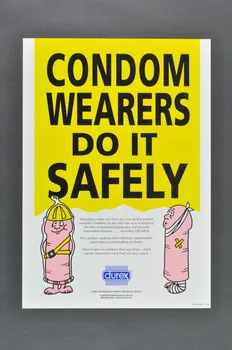 affiche "Condom wearers do it safely" (Les porteurs de préservatifs le font sûrement) 2005.47.160 Photo Mucem
