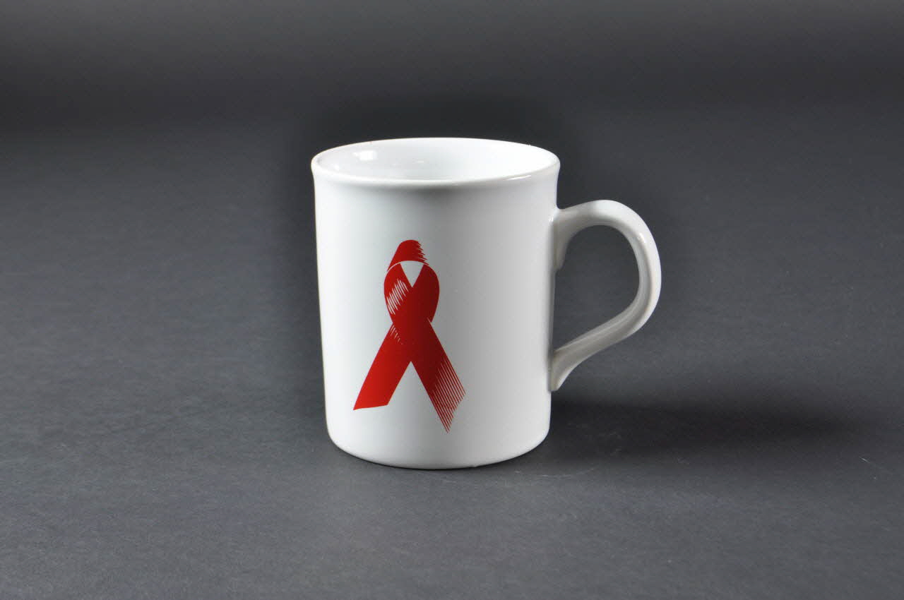 National Aids Trust - Great Britain chope ruban rouge Grande Bretagne 2001 2003.36.10.1 Photo Mucem