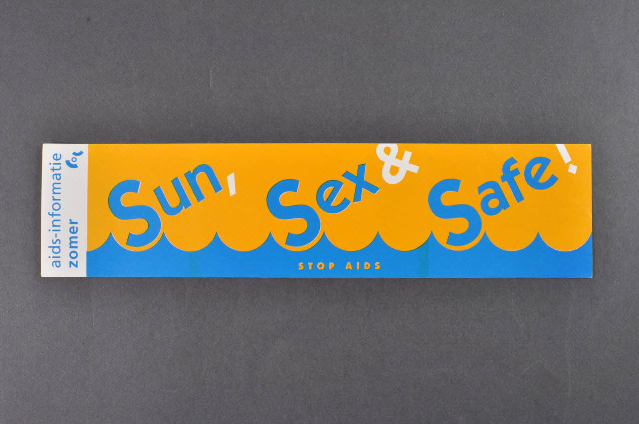 autocollant "Zomer / Sun, sex, safe ! / Stop Aids " (Eté / Soleil, sexe, protection / Arrêtez le sida) 2005.47.17 Photo Mucem