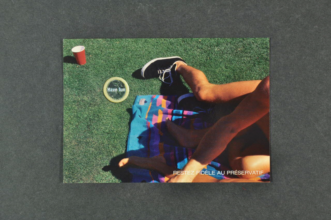 Sida Info Service / Ministère De La Santé / Inpes / (...) carte postale "Have fun. Restez fidèle au préservatif" Pays de la Loire, France 2004 2004.242.13 Photo Mucem