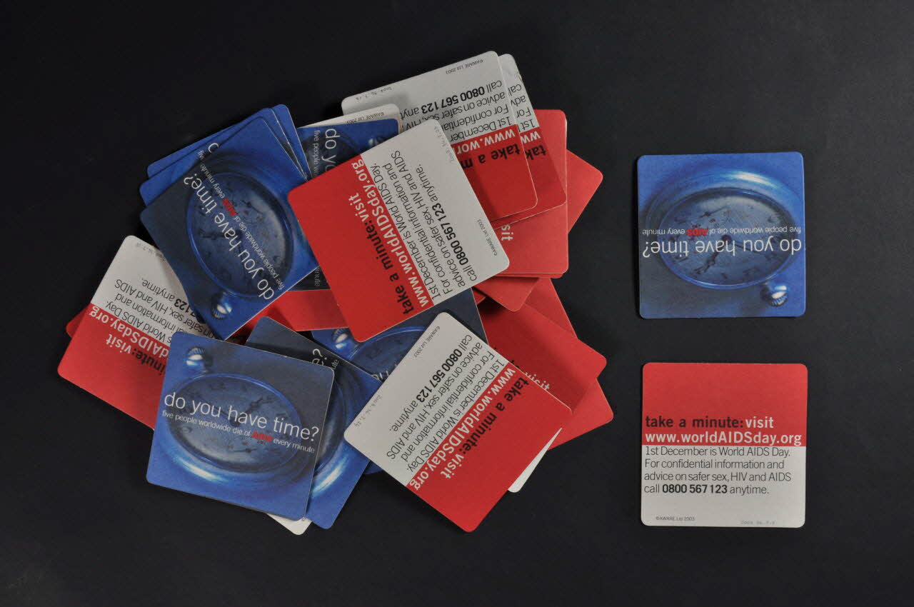 National Aids Trust - Great Britain sous-bock "Do you have time? Five people world wide die of AIDS every minute" (Avez vous du temps. Dans le monde, 5 personnes meurent du sida toutes les minutes) Grande Bretagne 2003 2003.36.7.1-34 Photo Mucem