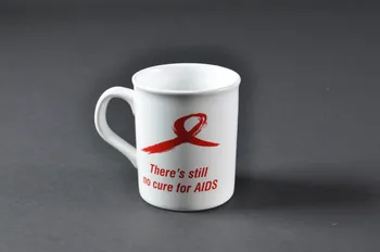 chope "There's still no cure for AIDS" (On ne guérit toujours pas du sida) 2003.36.9.2  Photo Mucem