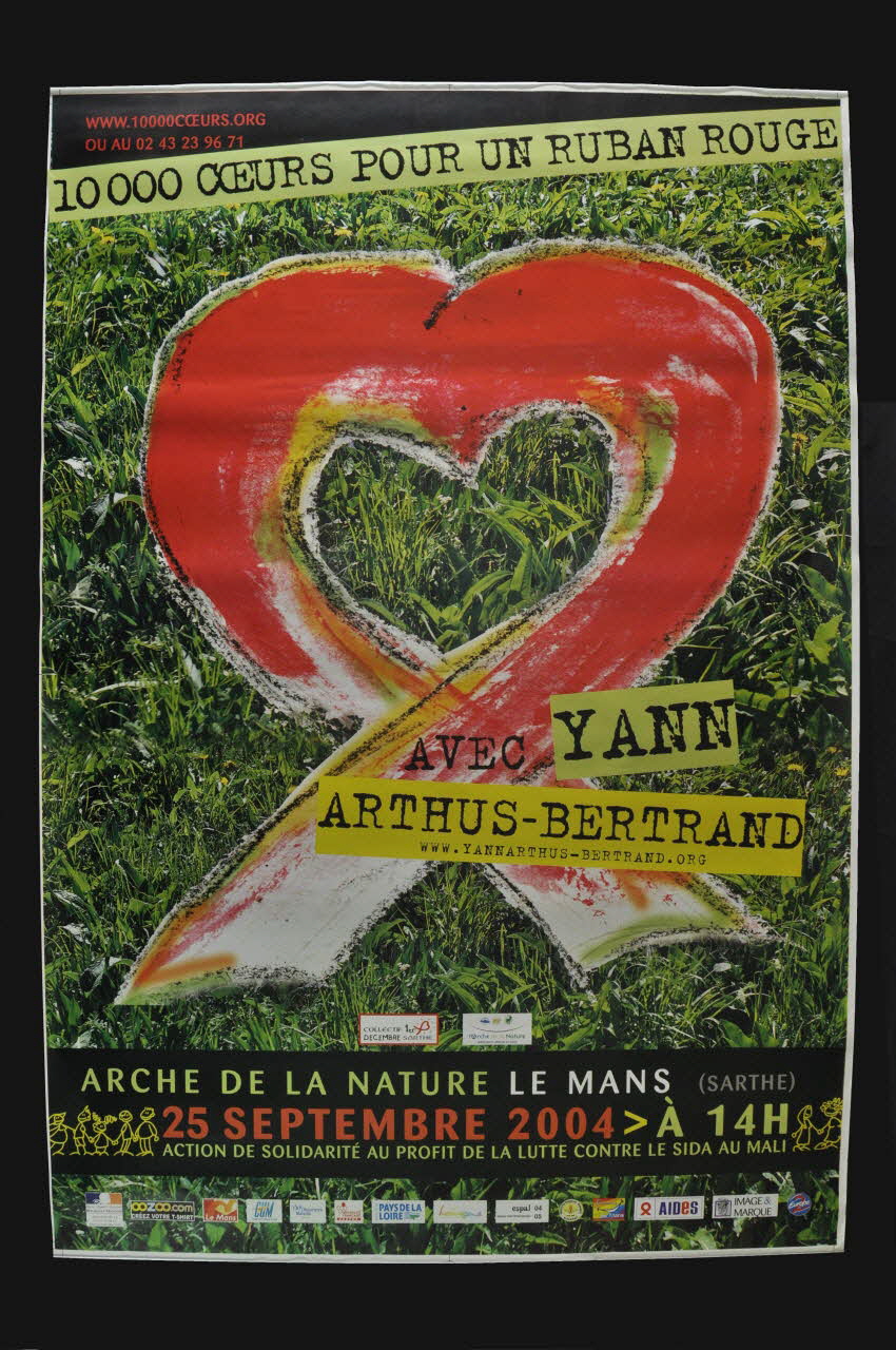 affiche "10 000 coeurs pour un ruban rouge / Avec Yann Arthus-Bertrand" Pays de la Loire, France 2004 2004.242.17 Photo Mucem