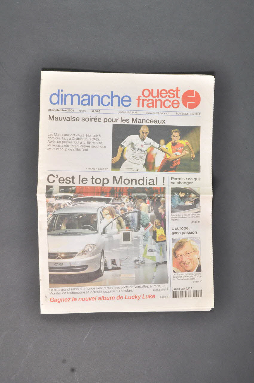 Revue Le Mans Métropole, Ouest France journal "10.000 coeurs pour un ruban rouge" Pays de la Loire, France 2004 2004.242.4.3.1-2 Photo Mucem