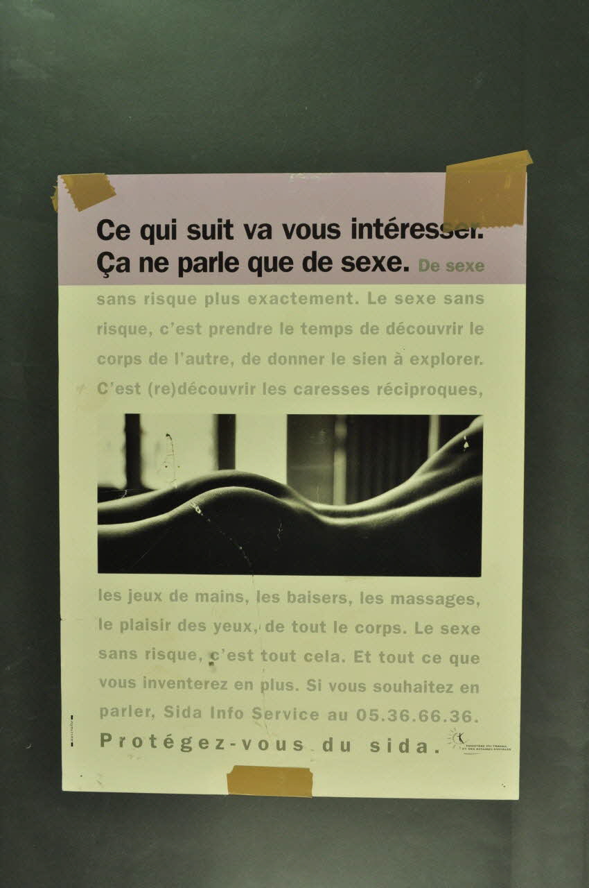Maison D'arrêt D'avignon, Ministère Du Travail Et affichette "Ce qui suit va vous intéresser. Ca ne parle que de sexe" Provence-Alpes-Côte d'Azur, France 2003 2003.37.9 Photo Mucem
