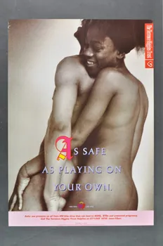 affiche "As safe as playing on your own" (Aussi safe que d'y jouer tout seul) 2005.47.236  Photo Mucem