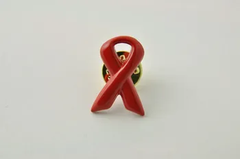 Pin's ruban rouge Belgique 2004 2004.248.4.1-2 Photo Mucem