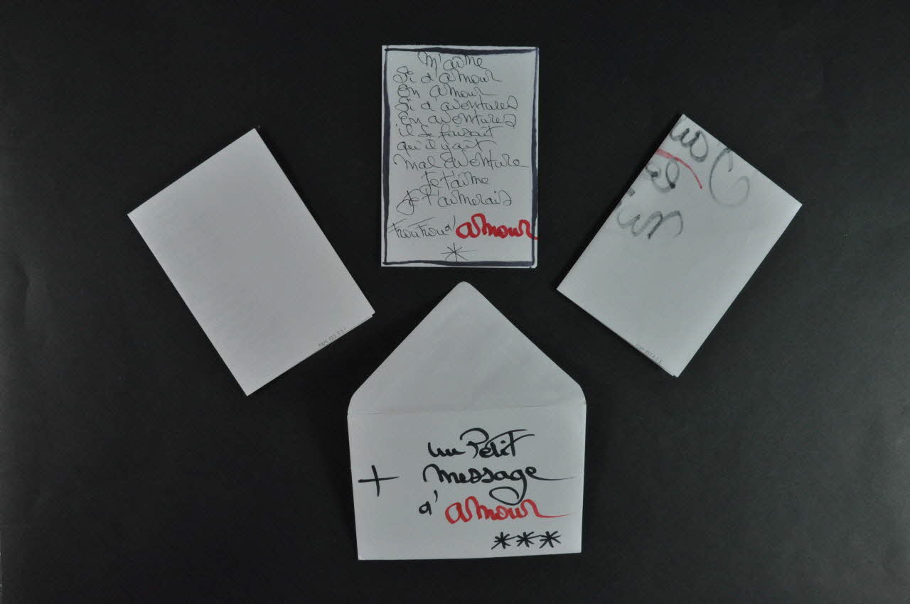 Oeuvre "Le coeur, la pomme et le ruban rouge" 2004.253.3.3.1-4 Photo Mucem