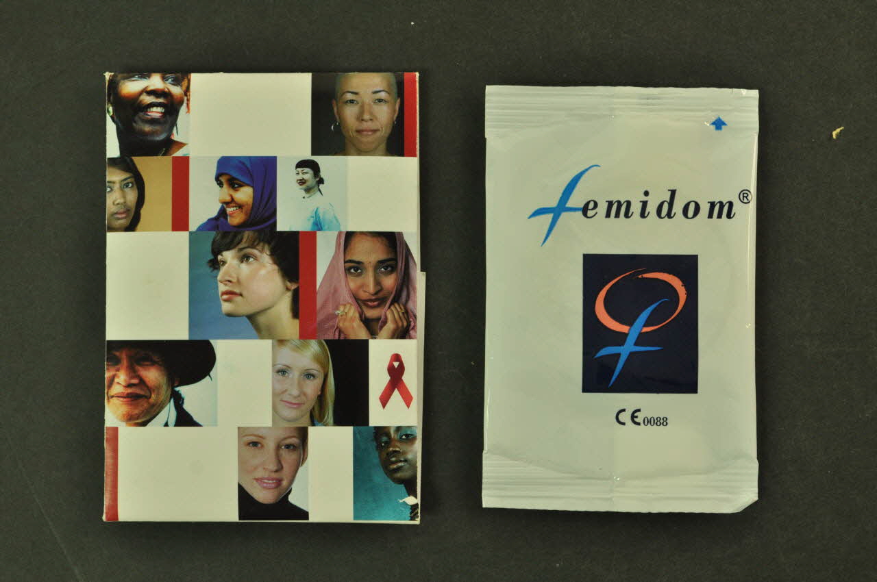 Aide Suisse Contre Le Sida Et Groupe Sida Genève Préservatif féminin Journée mondiale du sida Lorraine, France 2004 2004.254.10.1-2 Photo Mucem