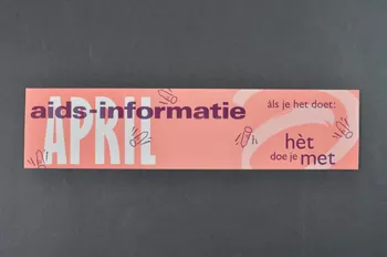 autocollant "April / Als je het doet : het doe je met" (Avril / Tu le fais, il le fait avec toi) 2005.47.35 Photo Mucem