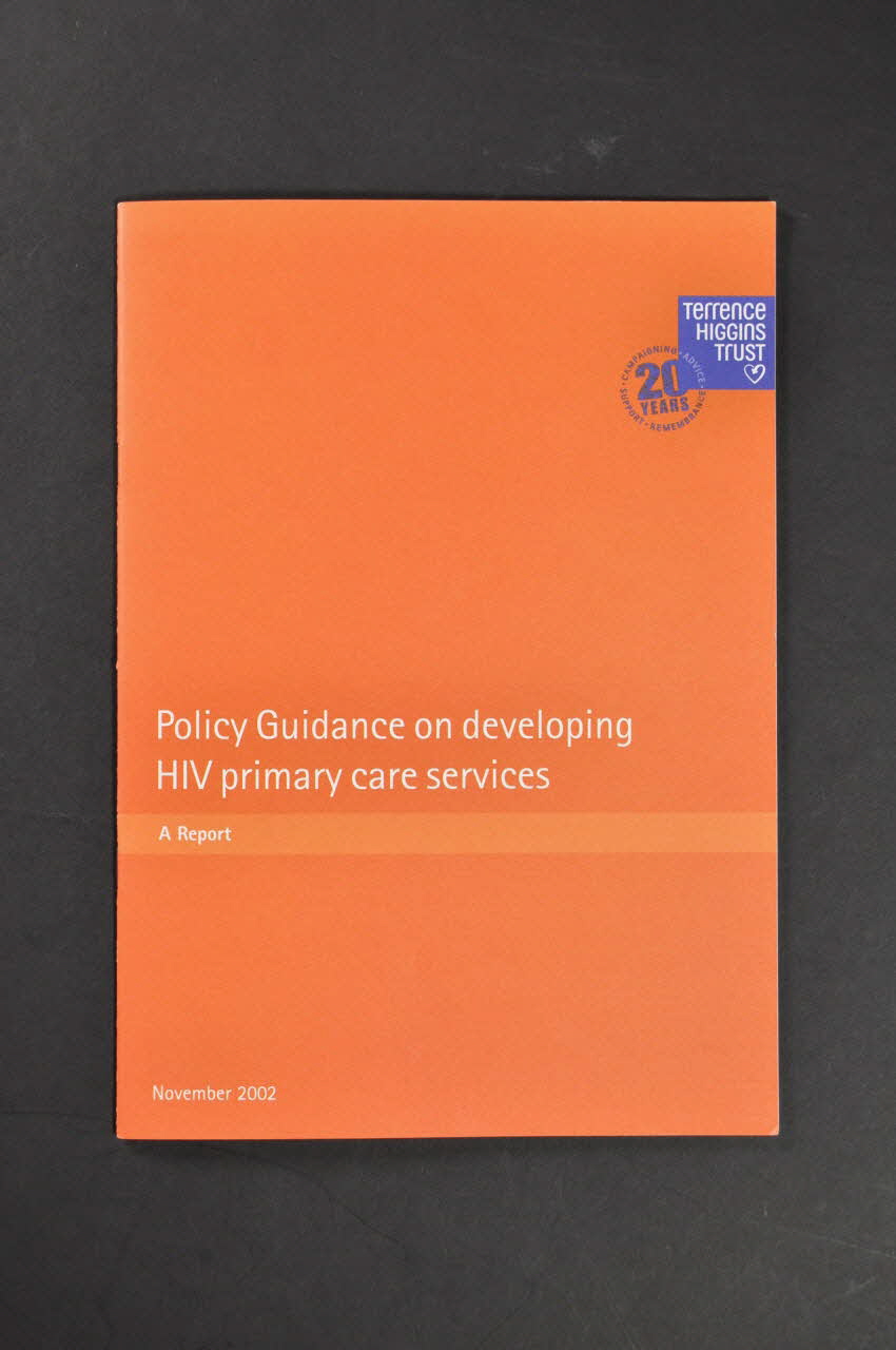 Terrence Higgins Trust Gb BROCHURE "Policy Guidance on developing HIV health primary care services" (Guide pour le développement des soins de santé primaire en matière de VIH) Grande Bretagne 2002/11 2003.41.7 Photo Mucem