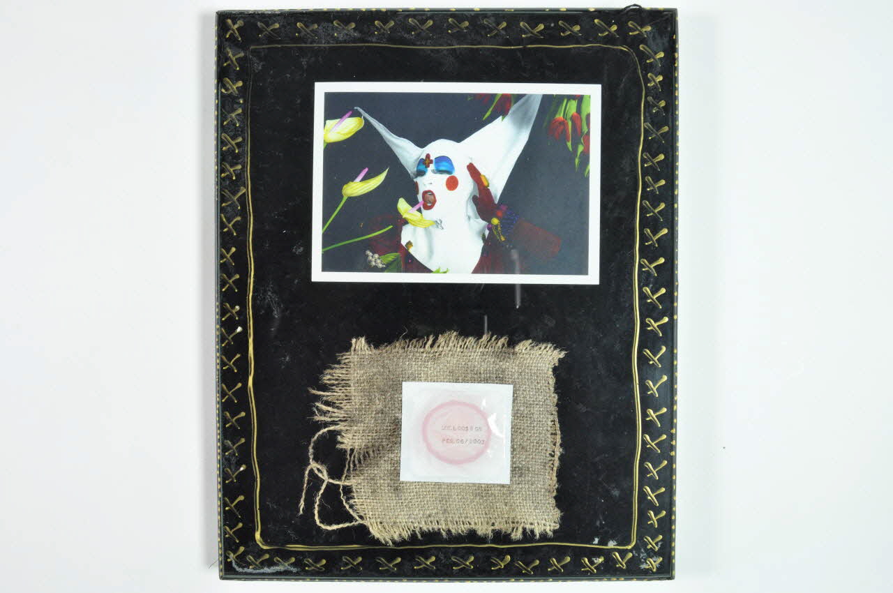 Soeurs de la Perpétuelle Indulgence - Couvent Atlantique Sud tableau-reliquaire (soeur Cunégonde) France 2002 2003.42.8 Photo Mucem