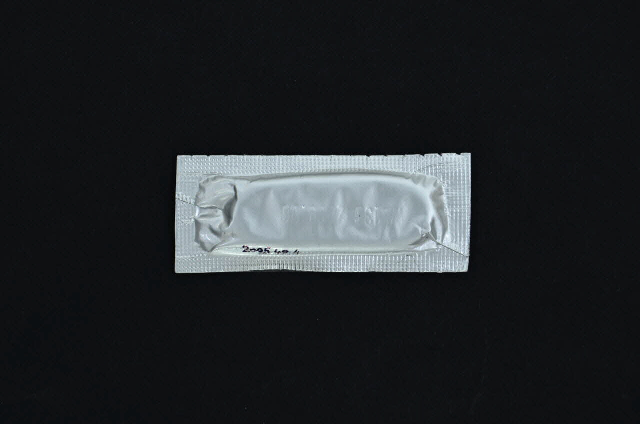 Condomerie Amsterdam préservatif "Worlds-Best / Slim Line" Pays-Bas 2005 2005.49.4  Photo Mucem