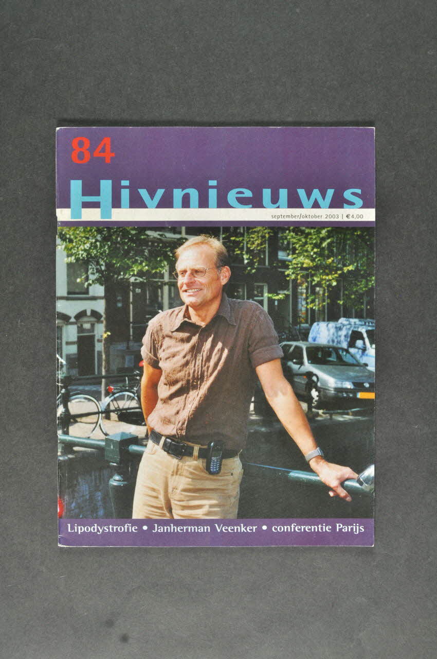 Hiv Vereniging Revue associative "Hivnieuws", septembre octobre 2003, n° 84 / Janherman Veenker verlaat bestuur Aids Fonds Pays-Bas 2003 2005.50.35 Photo Mucem