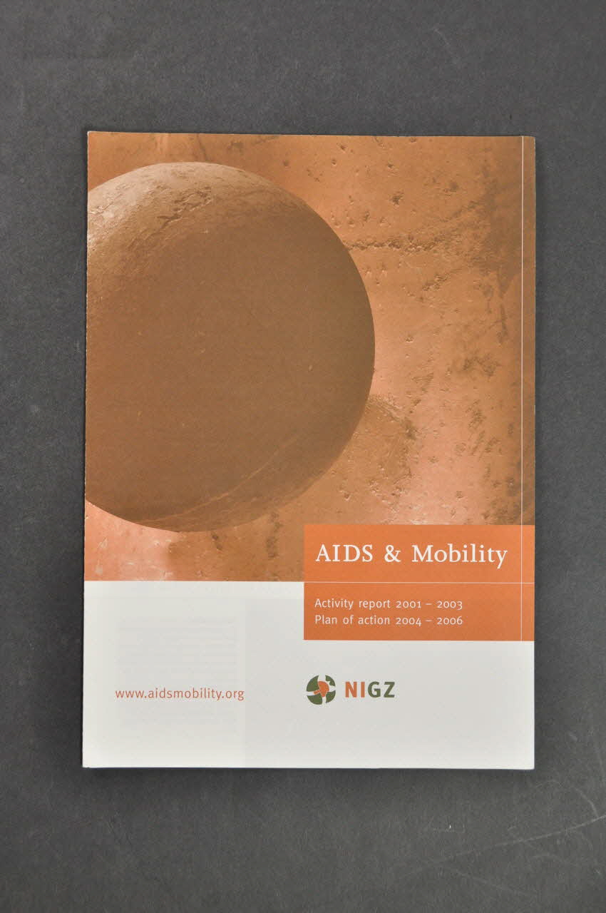 Nigz Dépliant "Aids and mobility. Activity report 2001-2003. Plan of action 2004-2006" (Sida et mobilité. Rapport d'activité 2001-2003. Plan d'action 2004-2006.) Pays-Bas 2004 2005.53.1 Photo Mucem
