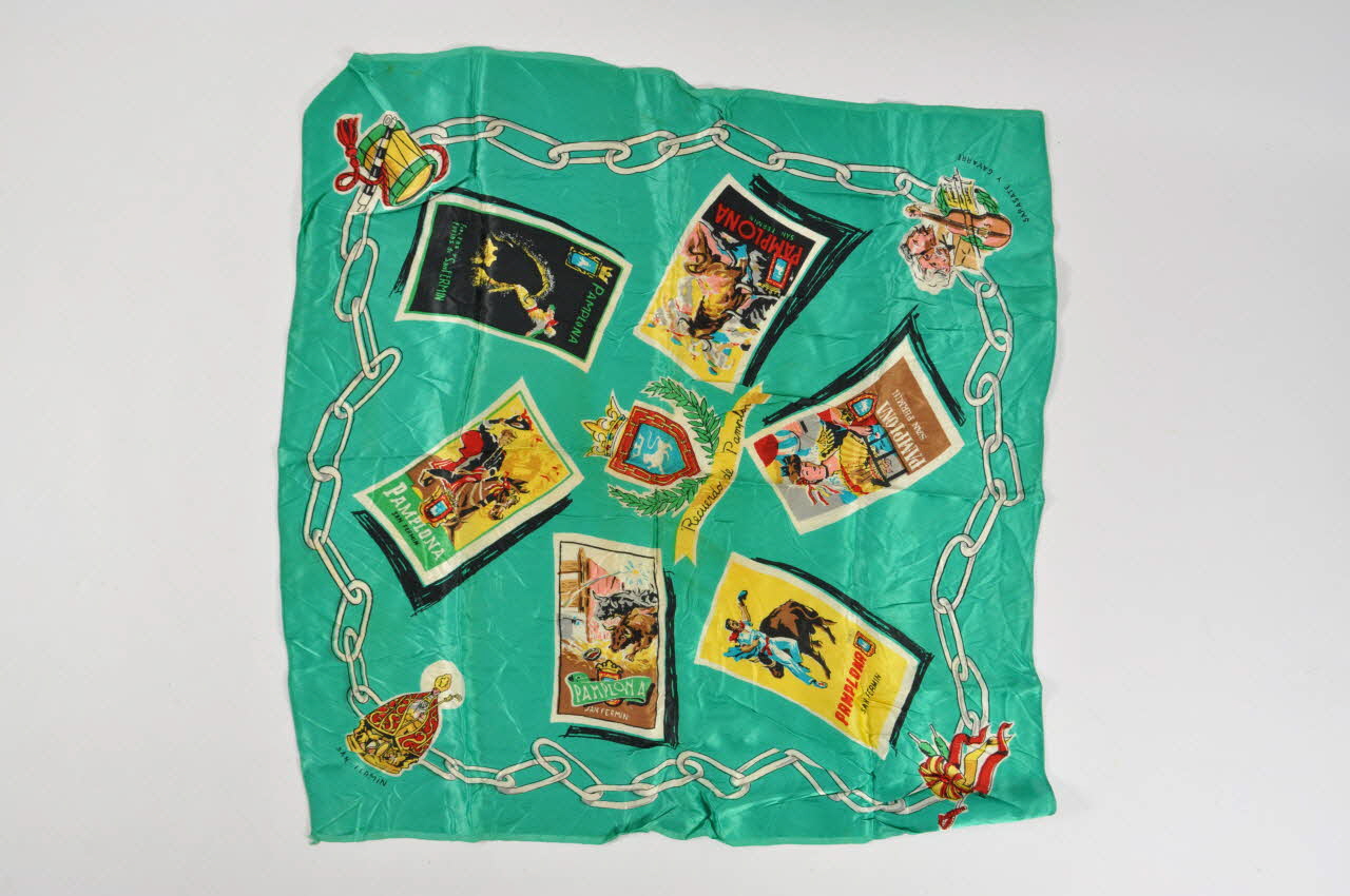 foulard Midi-Pyrénées, France 1960-1969 2004.315.1 Photo Mucem