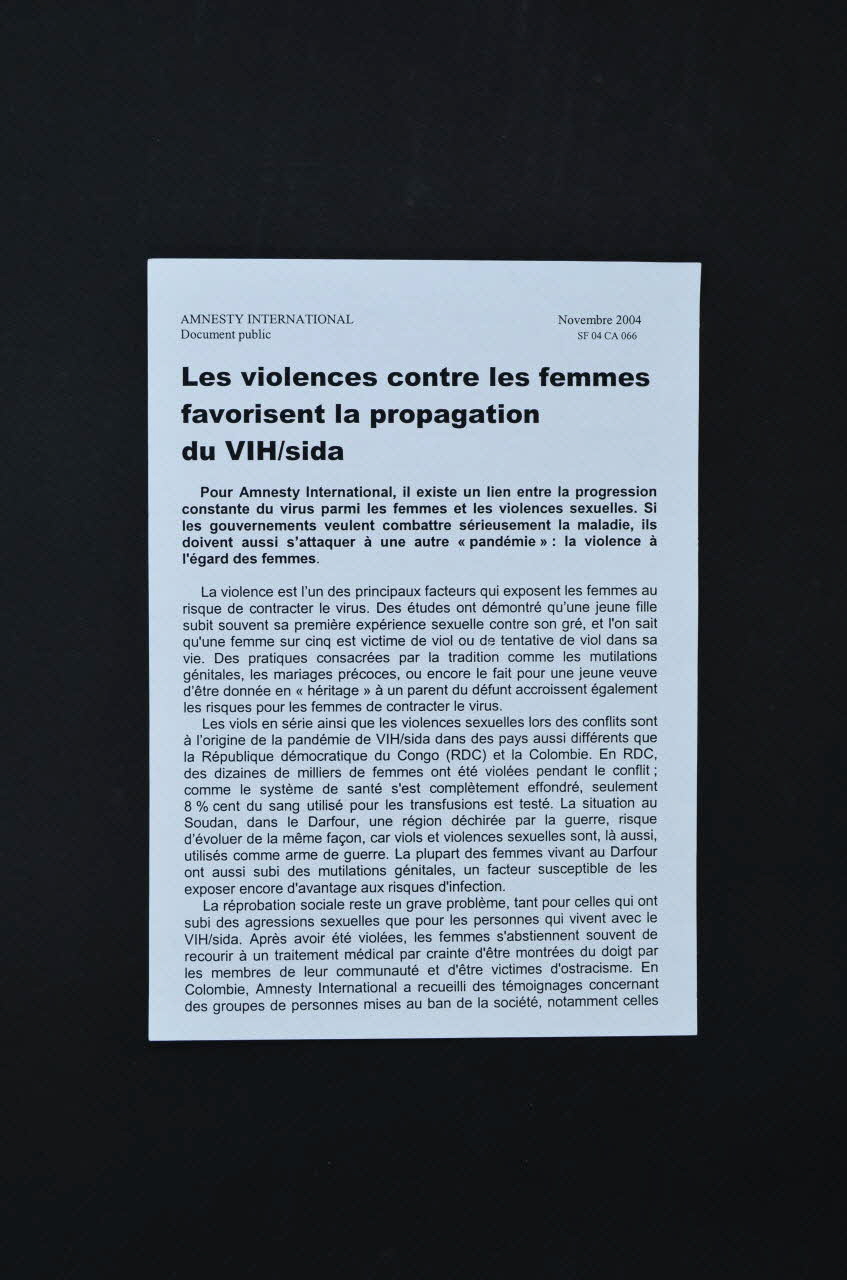 Amnesty International tract "Les violences contre les femmes favorisent la propagation du sida" France 2004 2005.56.4 Photo Mucem