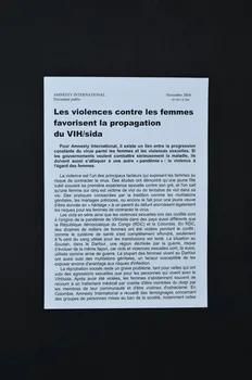 Amnesty International tract "Les violences contre les femmes favorisent la propagation du sida" France 2004 2005.56.4 Photo Mucem