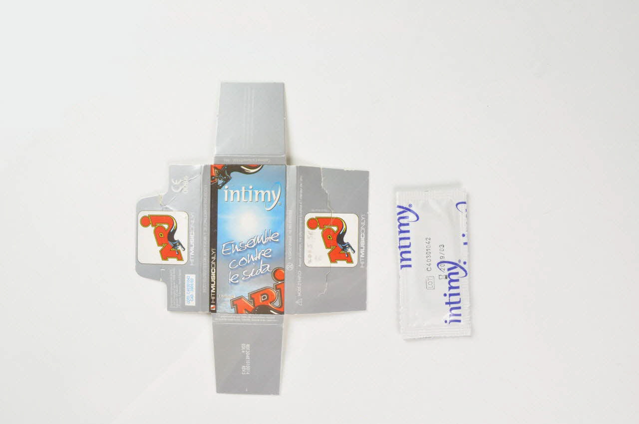 Radio Nrj Et Intimity Enveloppe de préservatif "Ensemble contre le sida" France 2004 2005.56.8.1-2 Photo Mucem