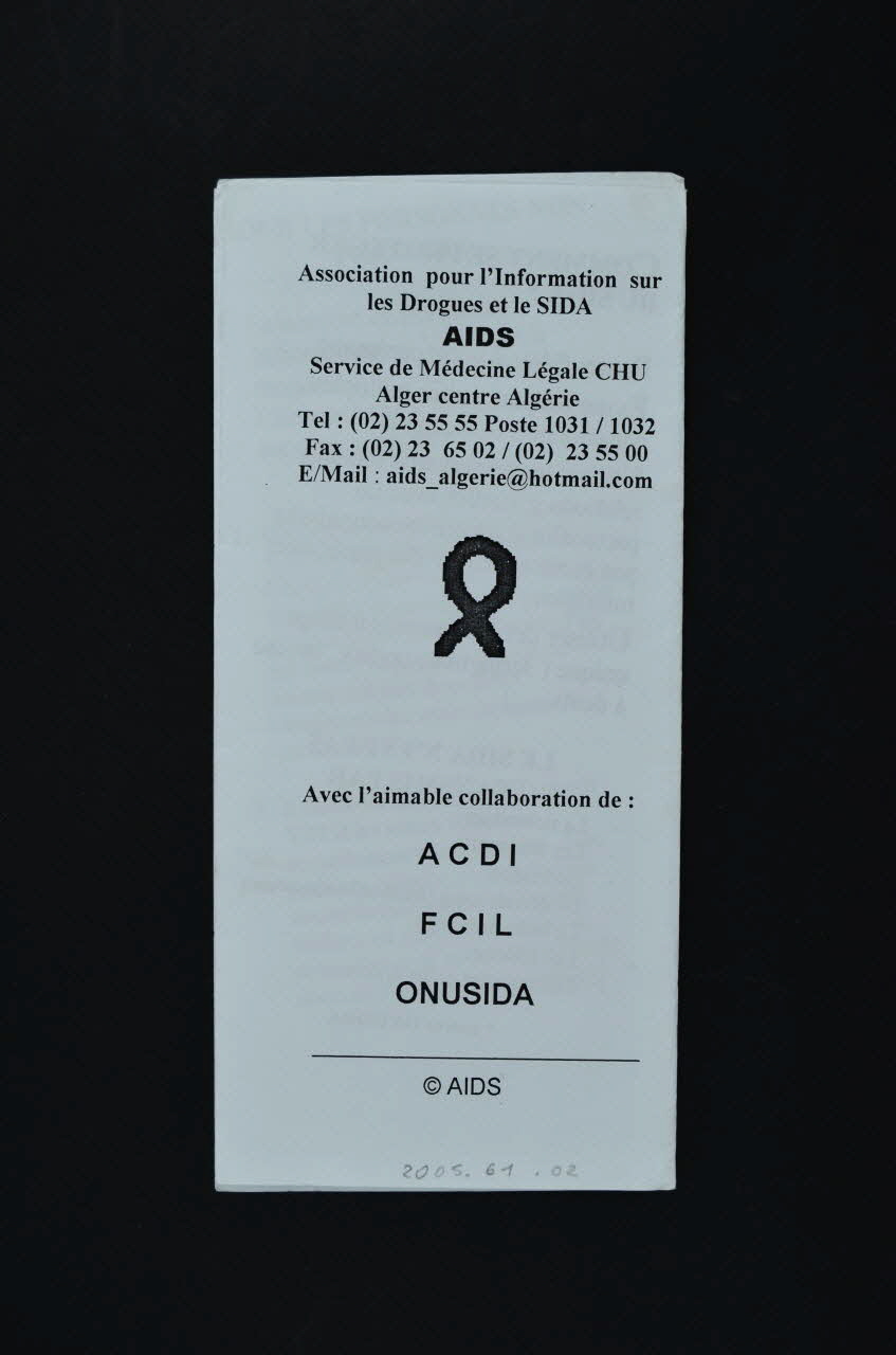 Aids Algérie Dépliant "Le sida ne prends pas de vacances. Mal informés, donc vulnérables" Algérie 2000/8 2005.61.2 Photo Mucem
