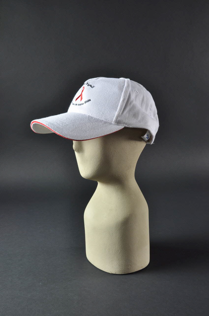 casquette "Pour une vie sans sida" 2005.61.28 Photo Mucem