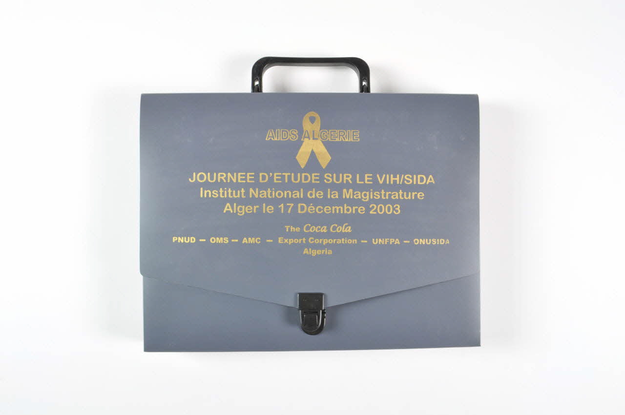 Aids Algérie SACOCHE "Journée d'étude sur le VIH/Sida" Algérie 2003 2005.61.32 Photo Mucem