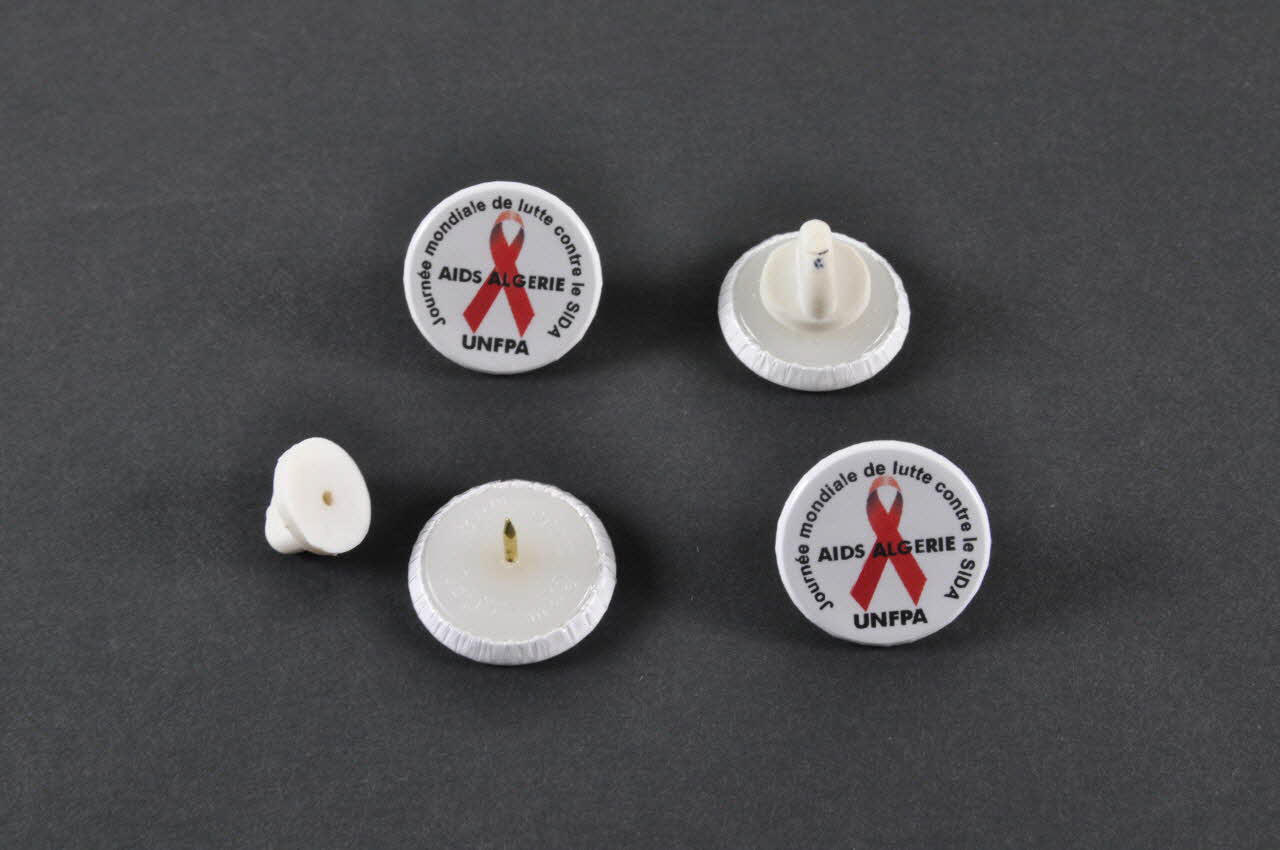 Aids Algérie, Ctb pin's Algérie 2004 2005.61.40.1-4 Photo Mucem