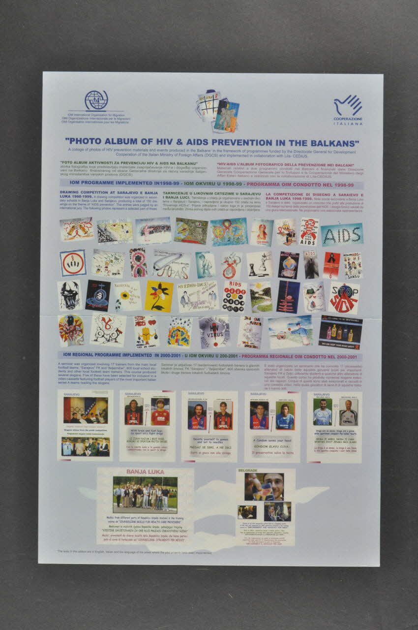 International Organization For Migration affichette "Photo Album of HIV & AIDS Prevention in the Balkans" (Album de photos sur la prévention du VIH/Sida dans les Balkans) Italie 2002 2005.62.6 Photo Mucem