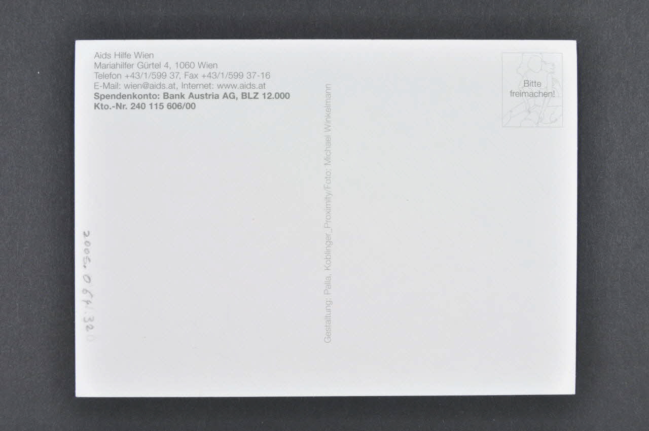 Aids-Hilfe Autriche carte postale "Nur vollgummis machen es ohne" (Seuls les caoutchoucs pleins le font sans Autriche 2005 2005.64.32 Photo Mucem