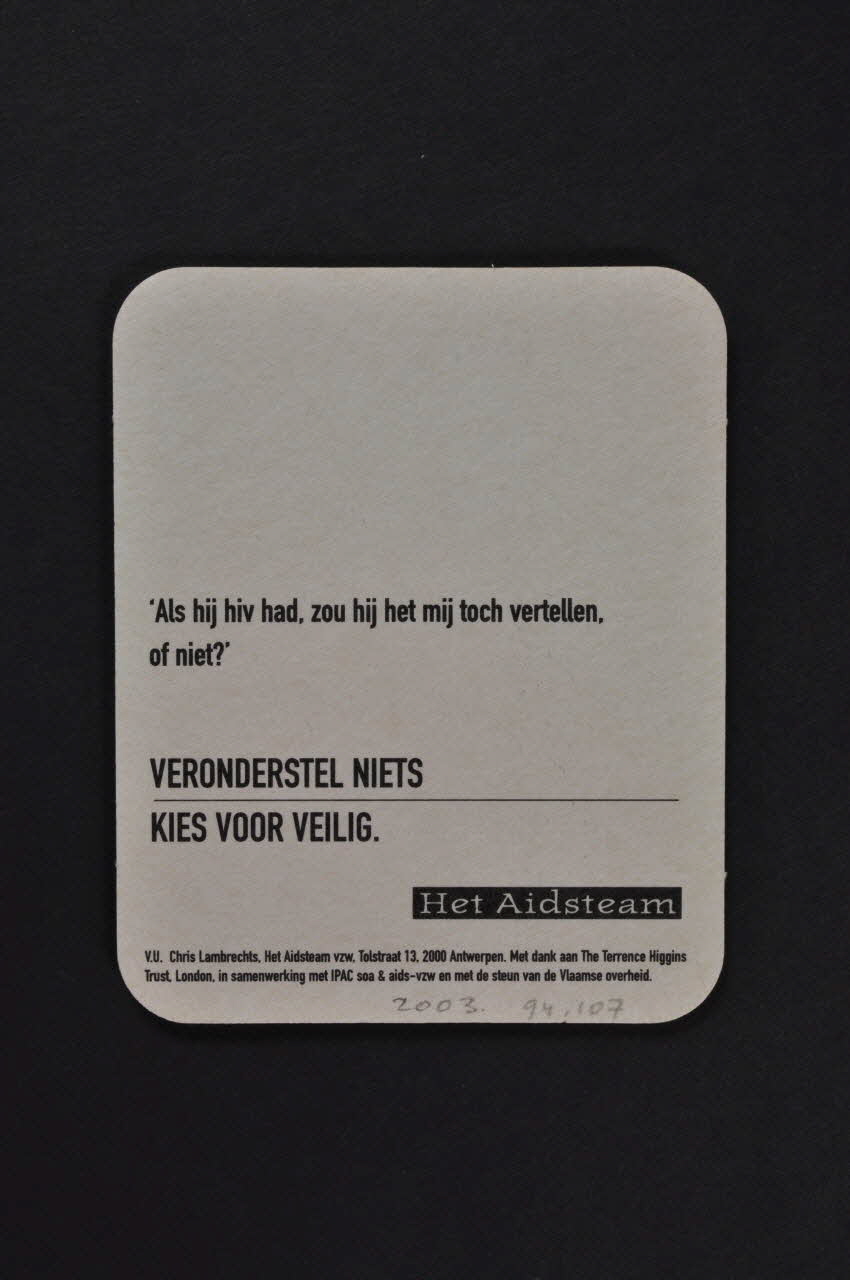 Het Aids Team sous-bock "Veronderstel Niets Kies voor veeilig" (Ne nous contentons pas de nos premières impressions. Ne présumons pas trop...) cf 2003.094.106 Pays-Bas 2000 2003.94.107  Photo Mucem