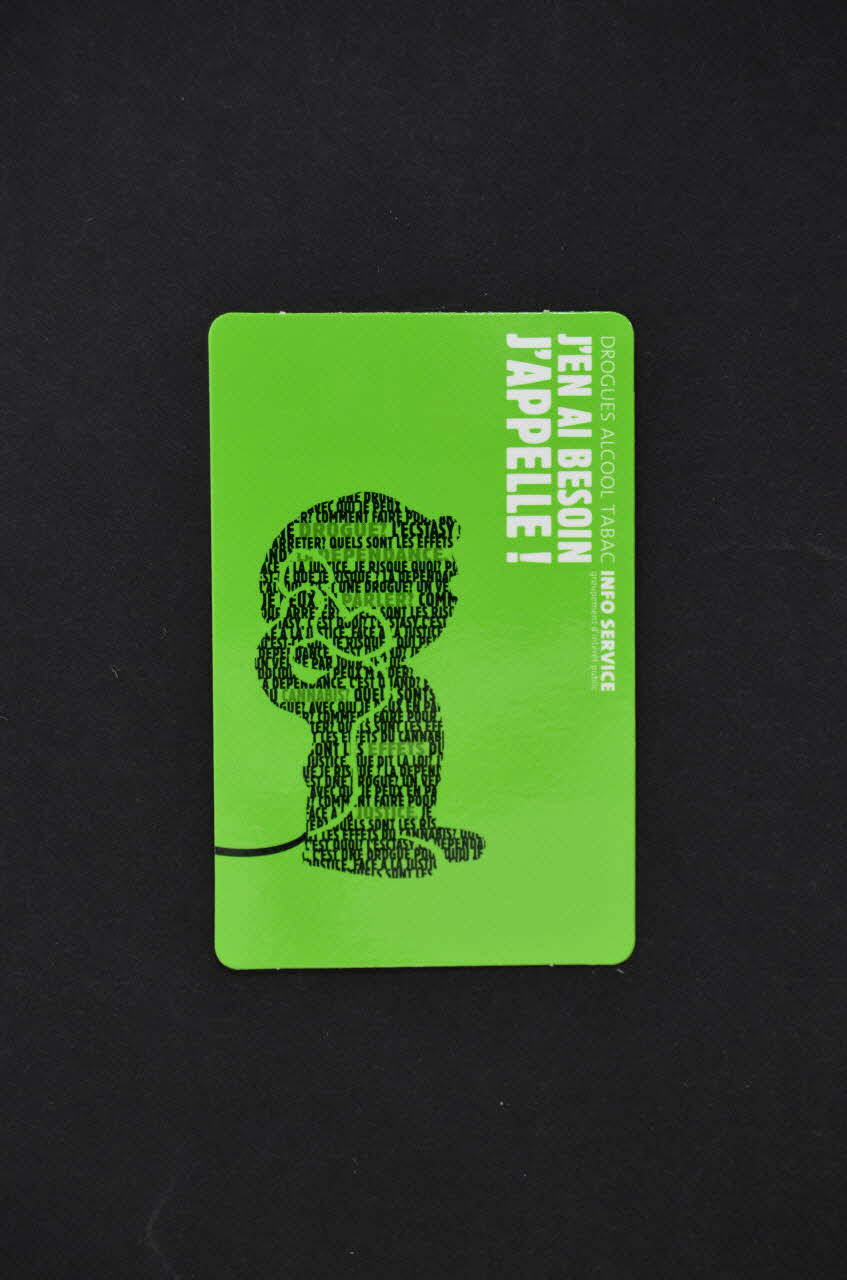 Carte d'information "J'en ai besoin. J'appelle" (un homme avec écriture au dessus) 2005.8.41 Photo Mucem