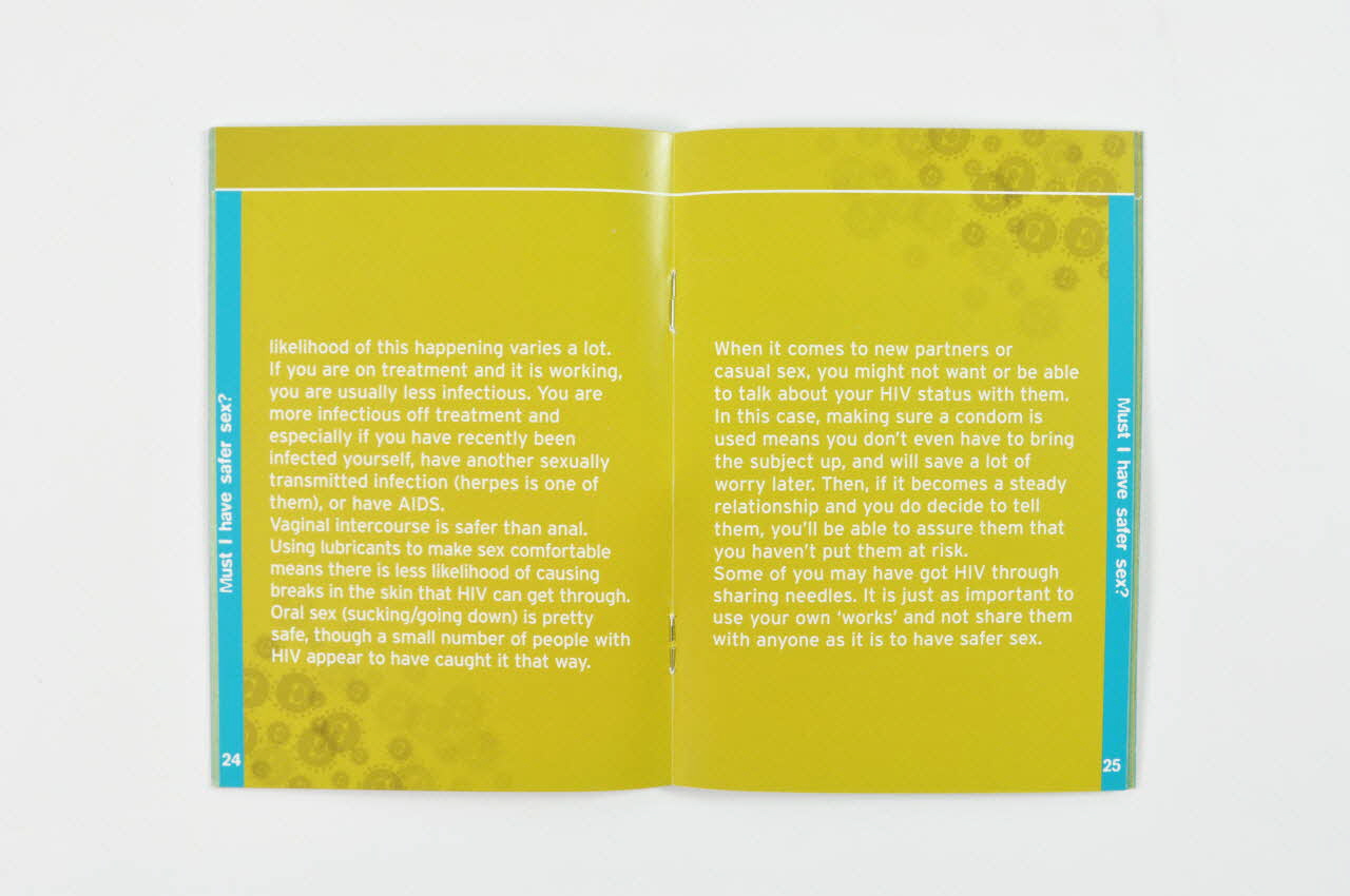 BROCHURE "Tell me about HIV. 16 questions answered" (Dis moi au sujet du VIH. Réponses à 16 questions) 2003.94.141 Photo Mucem