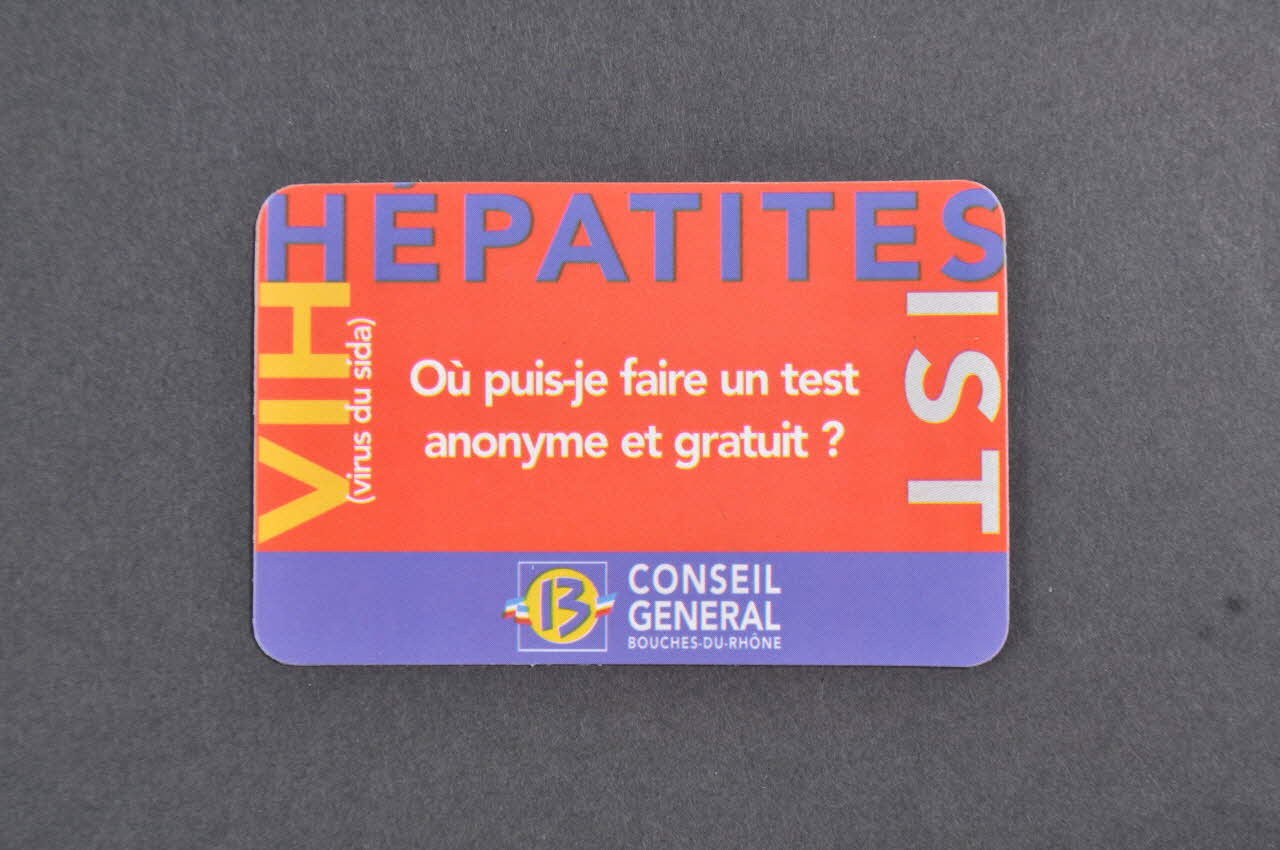 Carte d'information "VIH Hépatites IST / Où puis-je faire un test anonyme et gratuit ?" 2005.8.55 Photo Mucem