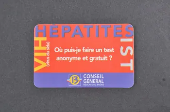 Carte d'information "VIH Hépatites IST / Où puis-je faire un test anonyme et gratuit ?" 2005.8.55 Photo Mucem