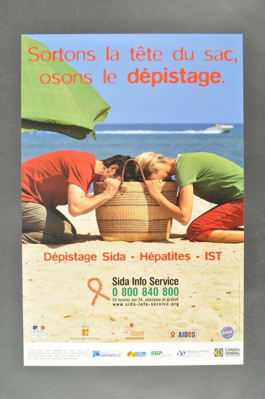 Ddass Paca, Région Paca, Mutualité Française Paca, affiche "Sortons la tête du sac. Osons le dépistage" Provence-Alpes-Côte d'Azur, France 2005 2005.8.6 Photo Mucem