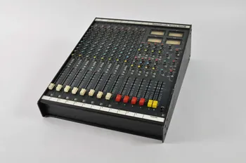 table de mixage 2004.43.4.1 Photo Mucem