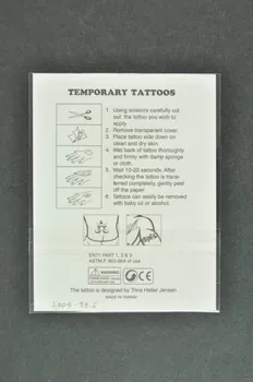 Tatouage Femme avec ruban rouge autour du cou Danemark 2005 2005.88.6  Photo Mucem