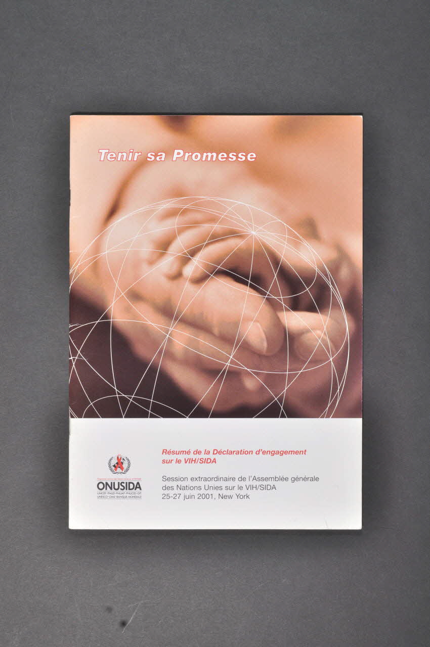 Onusida BROCHURE "Tenir sa promesse. Résumé de la déclaration d'engagement sur le VIH/SIDA" International 2002/6 2003.94.26 Photo Mucem