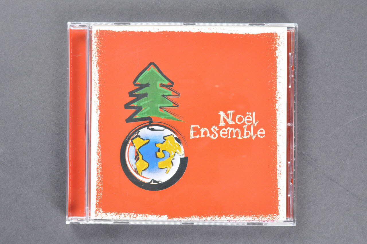 Sidaction - Ensemble Contre Le Sida CD (compact disque) "Noël ensemble / 100 artistes ensemble contre le sida" France 2000 2005.96.10.1-3 Photo Mucem